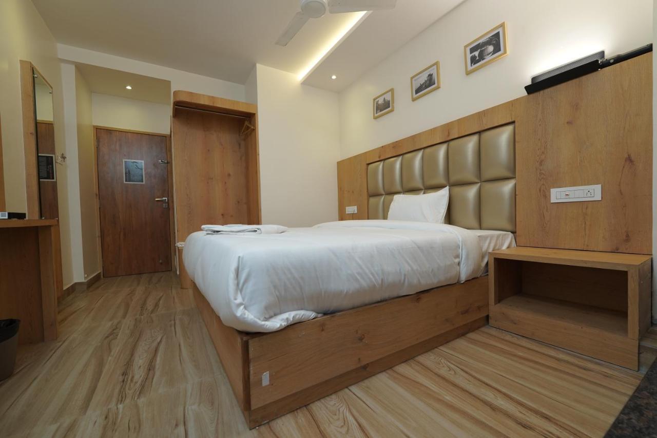 Southern Residency Kochi Exterior foto
